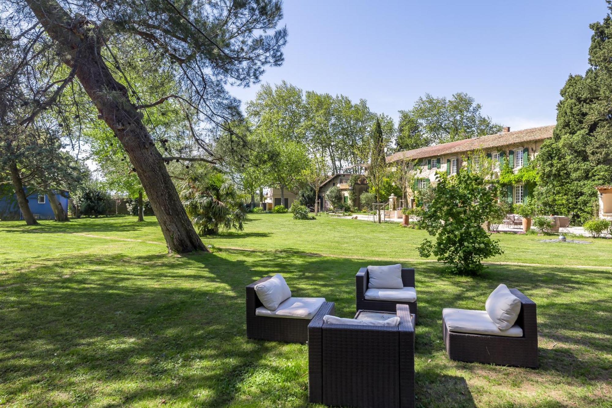 Domaine De Rhodes B&B Avignon Exterior photo